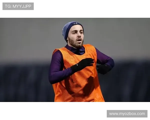 天王山之战前夕 英超冠军奖杯亮相阿提哈德